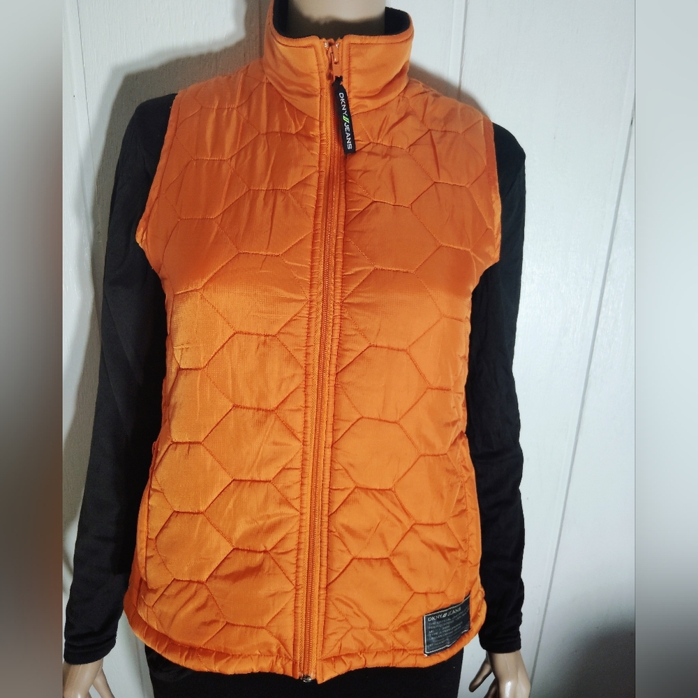 CLEAN!! DKNY, Quilted Full Zip Vest. Size S